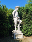 Preview: Dado Pedestal mit The Gardener Statue - Farbe Portland