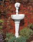 Preview: Haddonstone Wall Fountain auf Säule - Farbe Portland