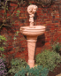 Preview: Haddonstone Wall Fountain auf Säule - Farbe Terracotta