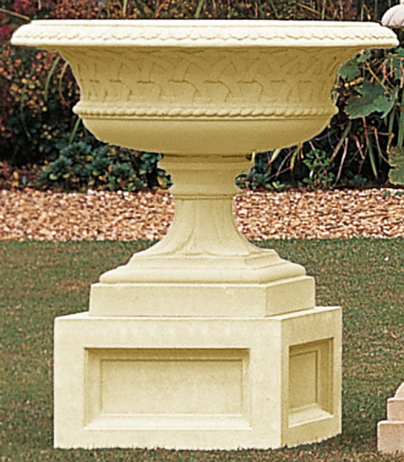 Dado Pedestal mit Eastwell Urn - Farbe Bath