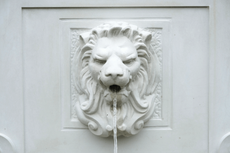 Dauphin Fountain mit Löwenkopf - Farbe Portland