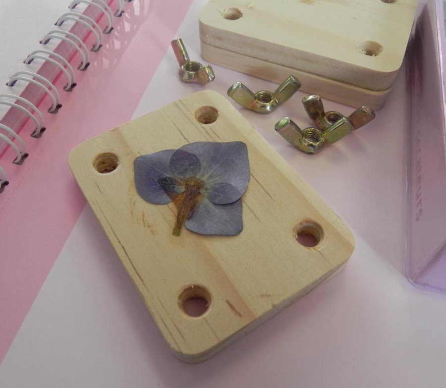 Gift in a Tin - Mini Flower Pressing Kit