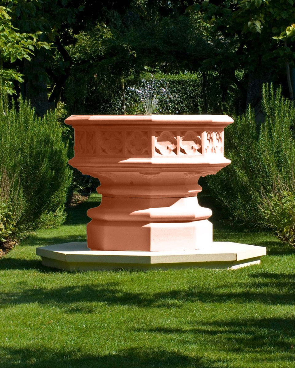 Gothic Fountain auf Upper Base - FarbeTerracotta