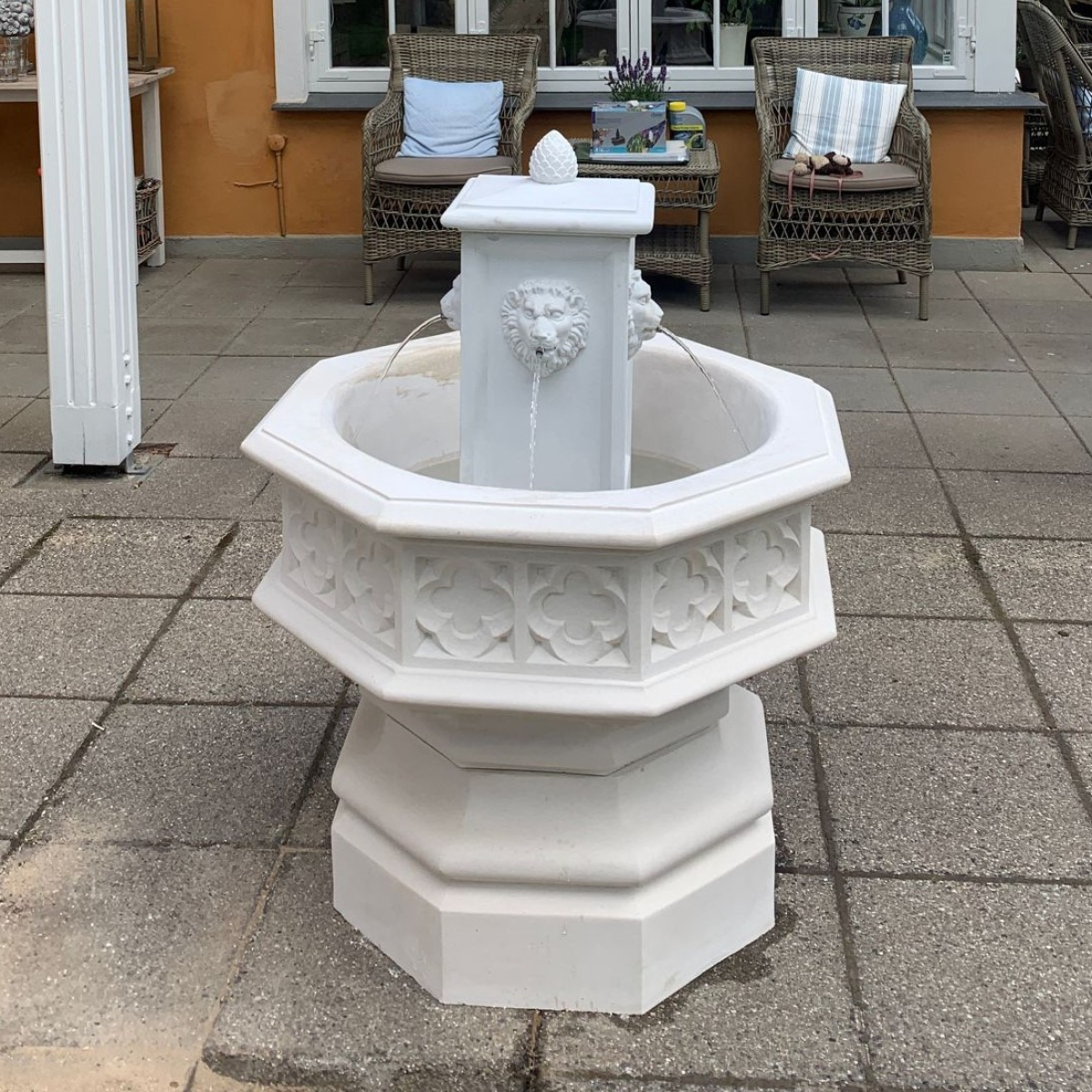 Gothic Lion Fountain auf Upper Base - Farbe Portland