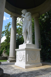 Soane Adam Plinth - Farbe Portland, mit Bust of Pan